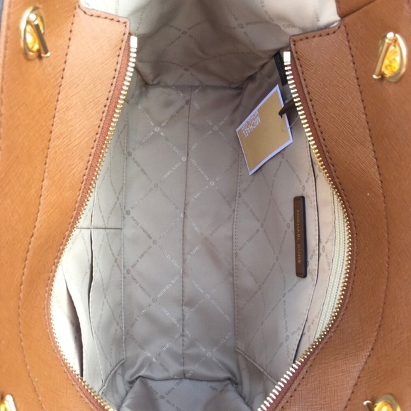 NWT Michael Kors Jet Set Chain Tote & Wristlet - Picture 5 of 6